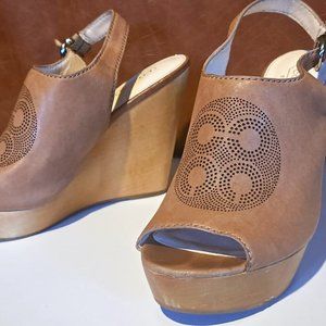Coach Jade Wedge Caramel Color